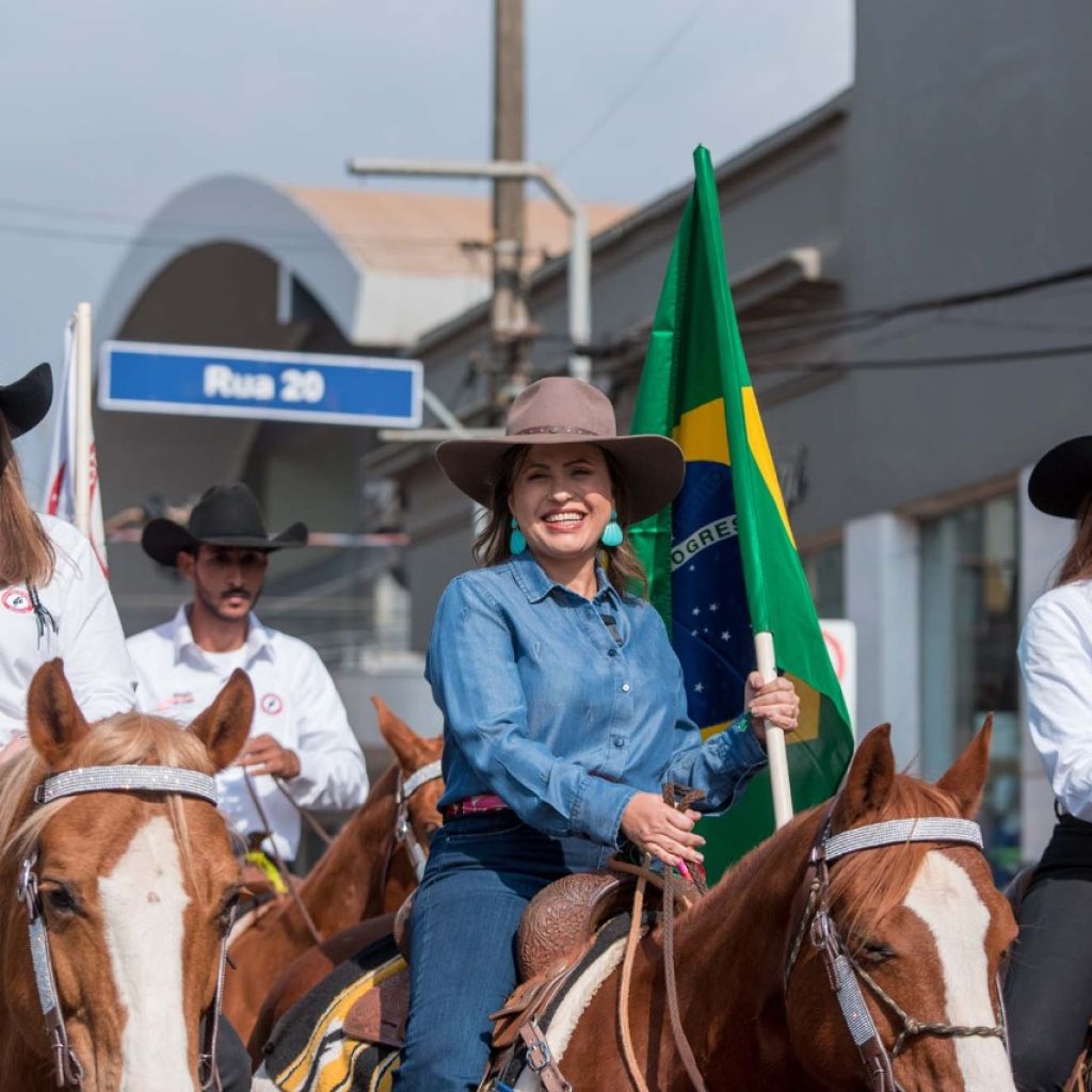 Desenhos tops de caminhão - ai pedido Juninho Menezes