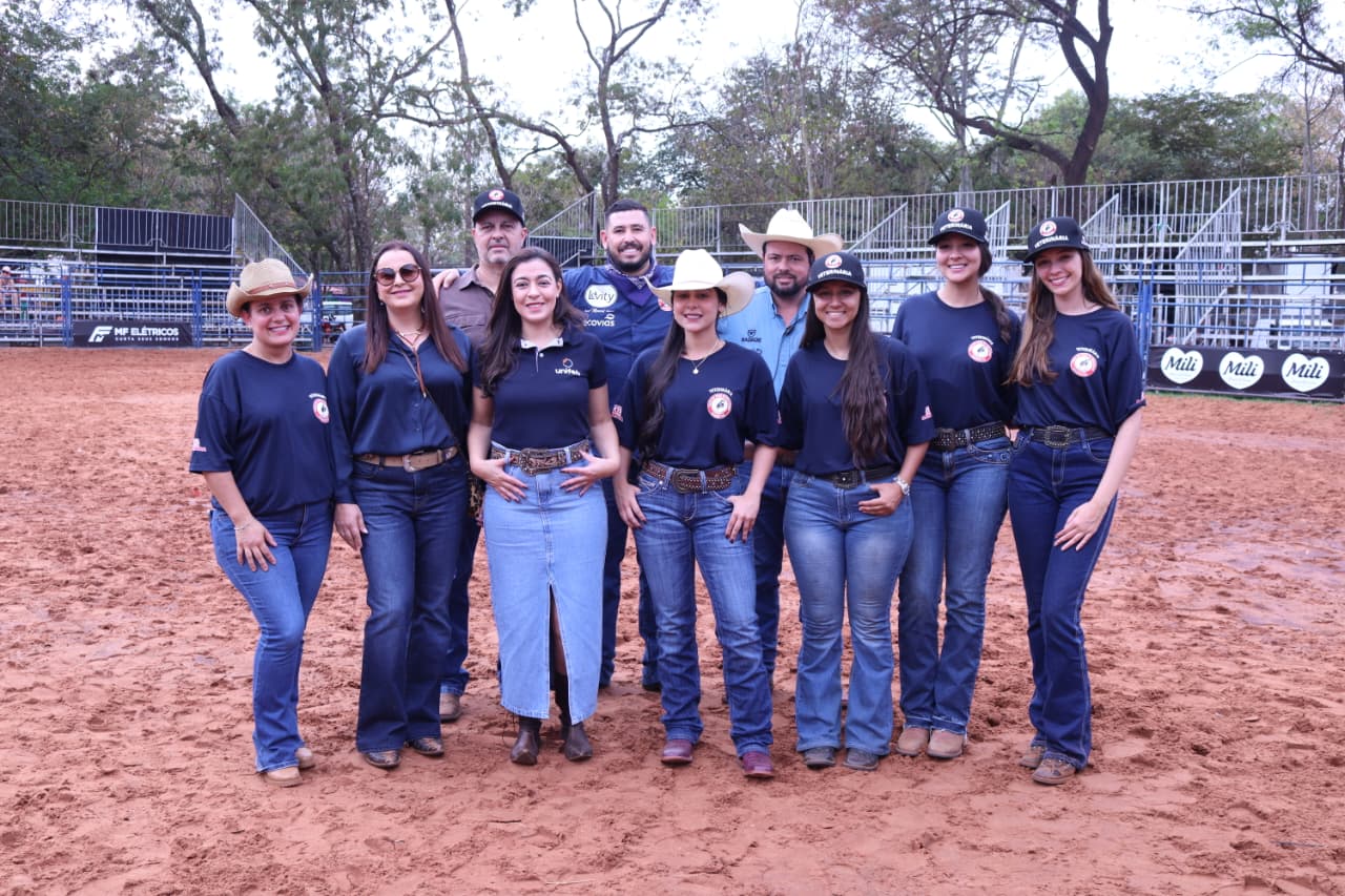 Alunos de Medicina Veterinária do UNIFEB vivenciam na prática os bastidores dos cuidados com animais na Festa do Peão de Barretos (1)