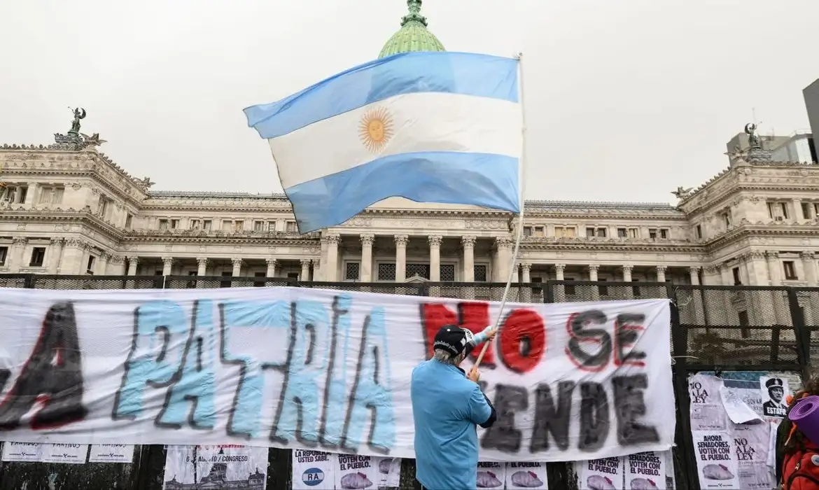 2026-08-07t000000z_1074370976_mt1ltana000kslzns_rtrmadp_3_america-argentina-congress-demostration-latin-america-protests